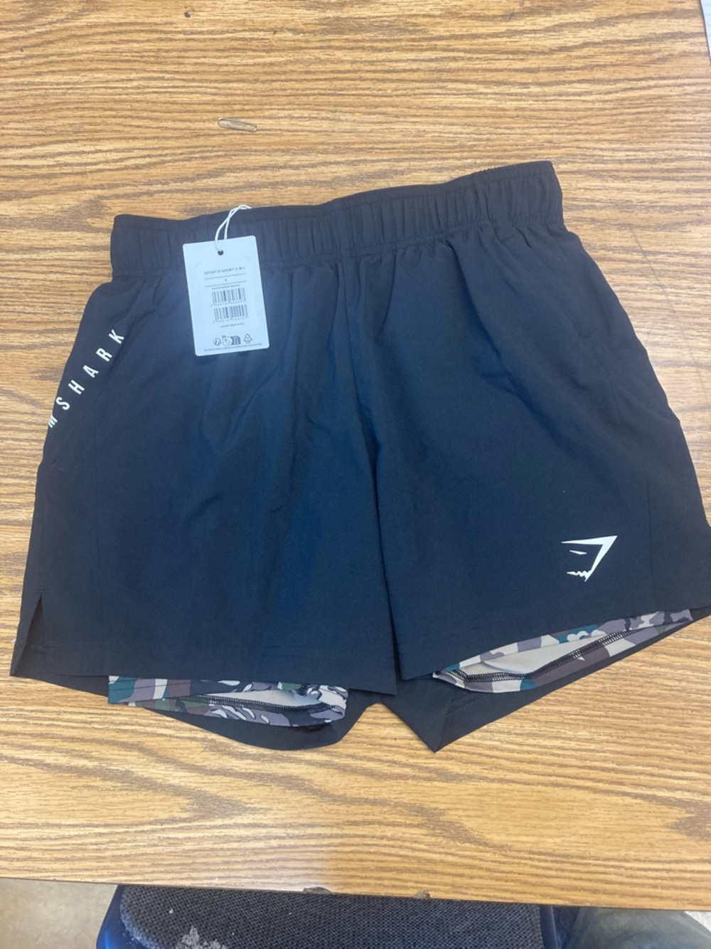 NWT Gymshark Men’s sport 5’ short 2 in 1 Black with Camo Liner size S